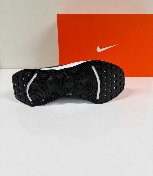 Nike Motiva Black