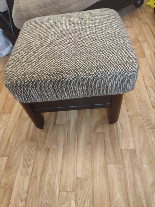 Два дивана, пуф, стол, кресло