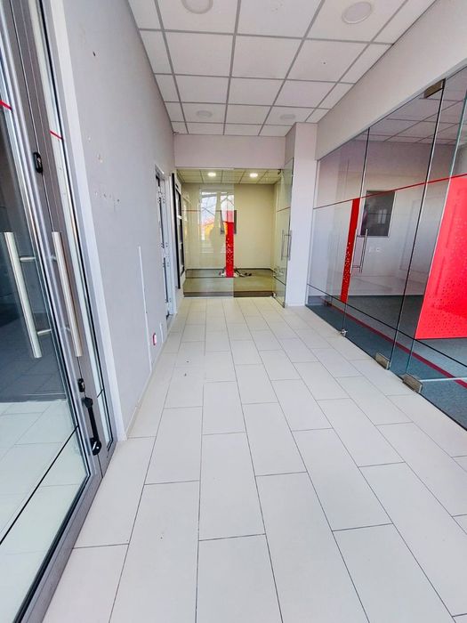 Spațiu ultracentral, pe colț stradă pietonală, lângă Primărie
