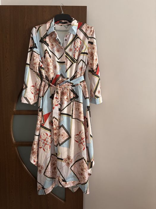 Рокля под коленете