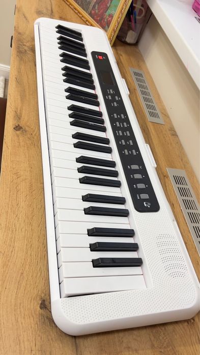 Синтезатор белый