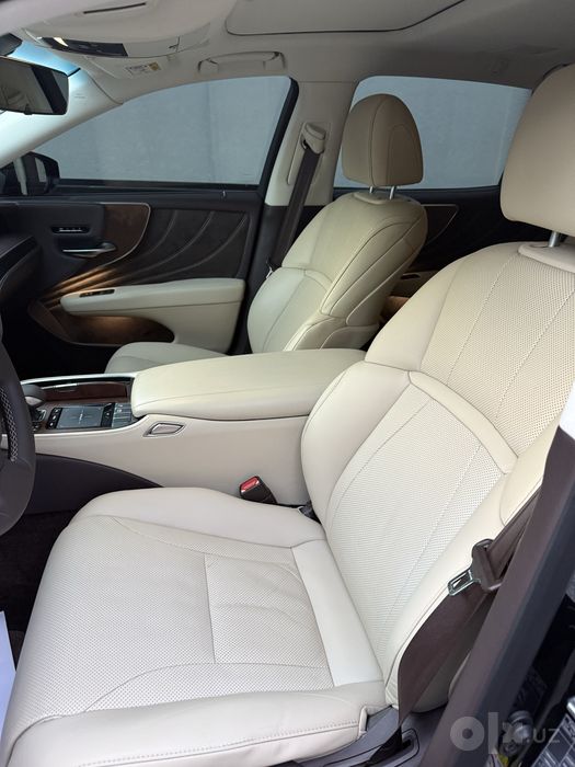 Lexus LS 350  idial holatda