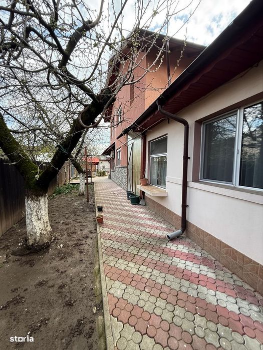 Vila de vanzare in Paulesti P+1E, 8 camere spatiu pentru familie