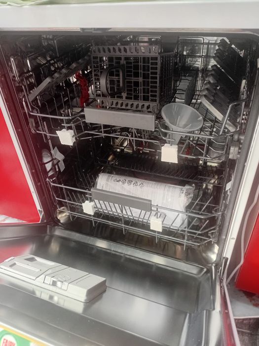 Mașina de spălat vase noua