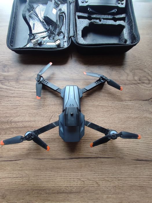 Дрон с пультом, 3 батареи