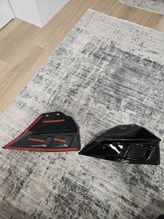 Vând ornamente bara spate Tesla model Y