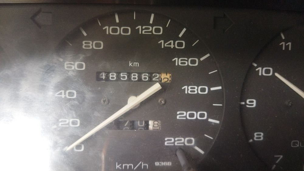 Автомобиль ниссан