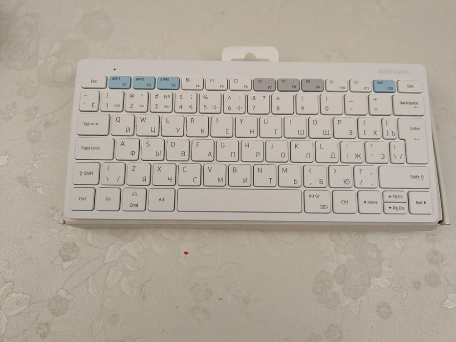 Samsung Smart Keyboard Trio 500 новая!