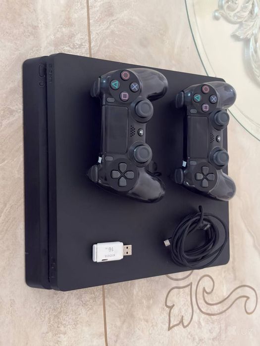 PlayStation 4 Slim 500GB idial holatda