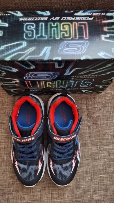 Skechers светещи маратонки за момче 34 номер, Скечърс