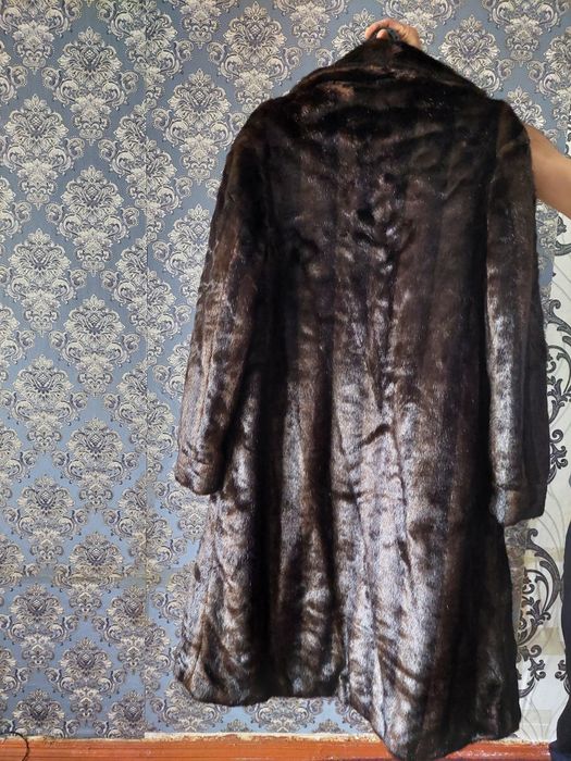 Черный шуба длинный