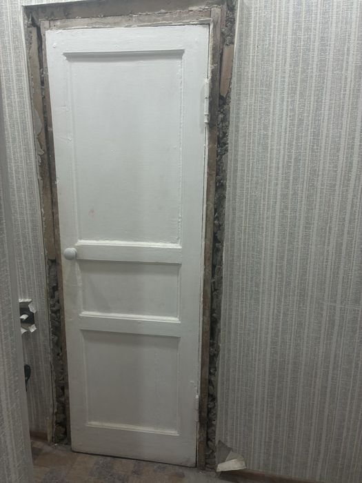 Бесплатно двери деревянные 8шт.