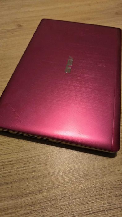 Laptop Asus S200 E - I3 3271U - display 11,6 ultra subtire-de vacante