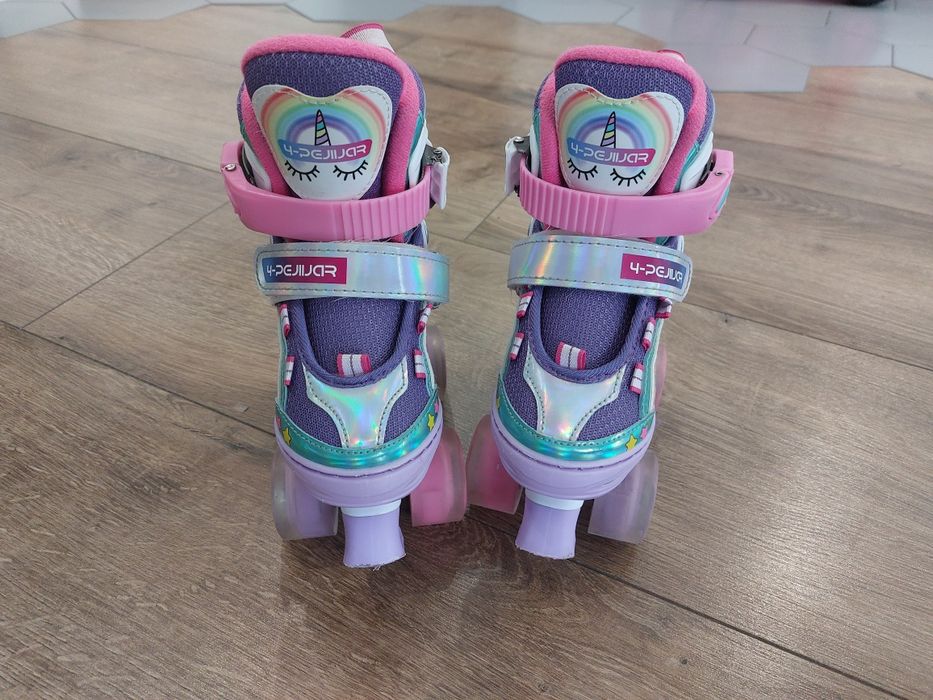 Светещи ролкови кънки