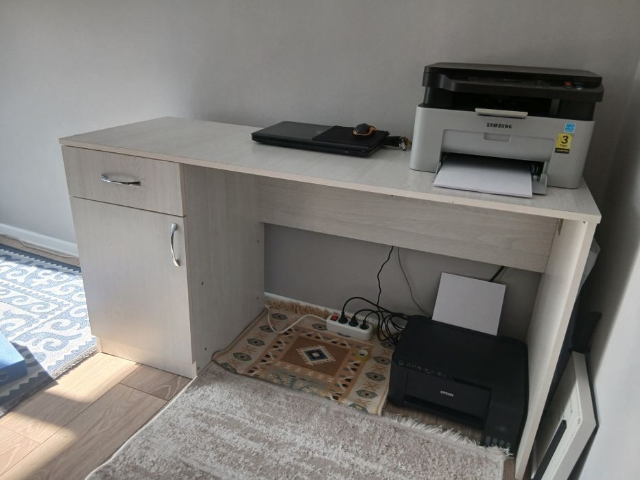 Продается письменный стол