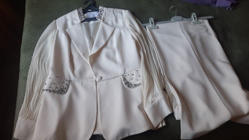 Вечерний женский костюм