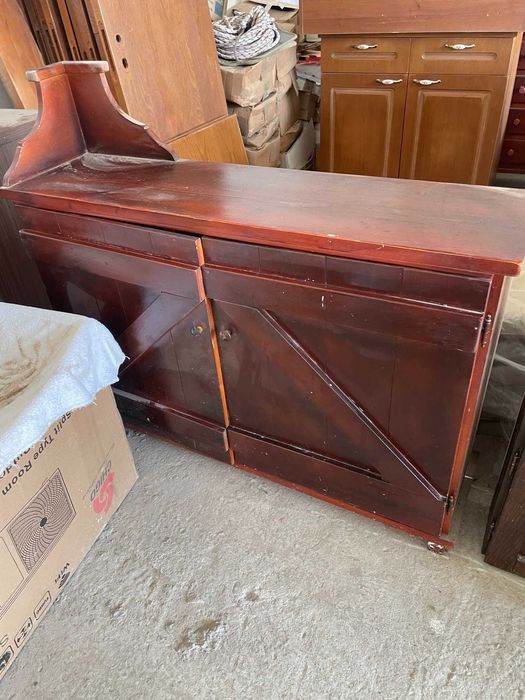 Стелажи за стена  и обзавеждане за бар