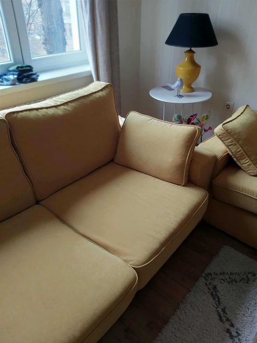 Продавам два дивана