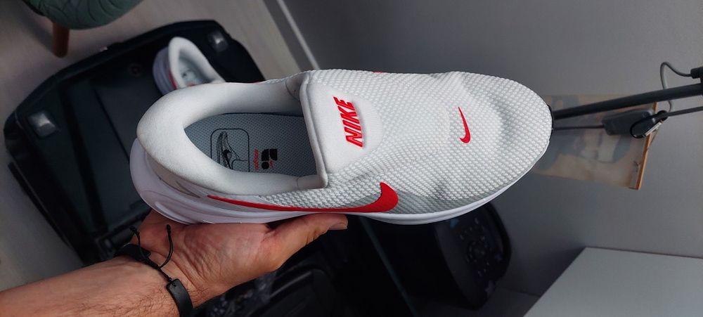 Adidasi model Slip-On