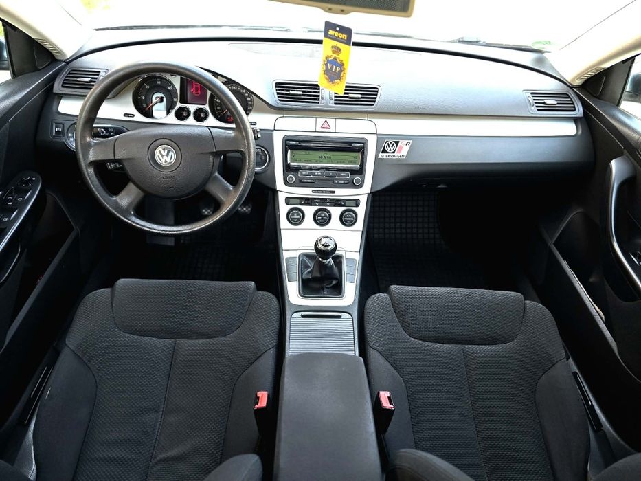 Passat  Limuzină  2L Diesel 140 Cp  Recent adus Nr tzol valabile 30 zile  împecabilă