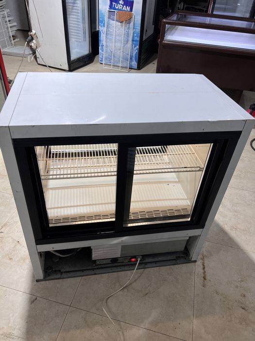 Витринный холодильник