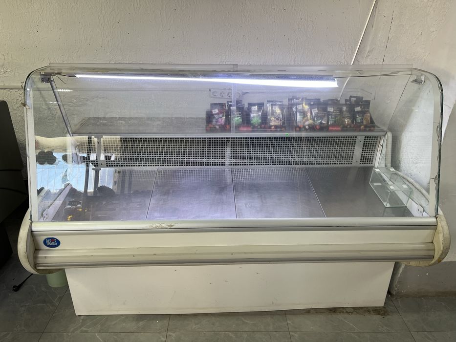 Витринный холодильник