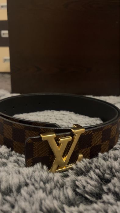 Louis vuitton колан чисто нов!