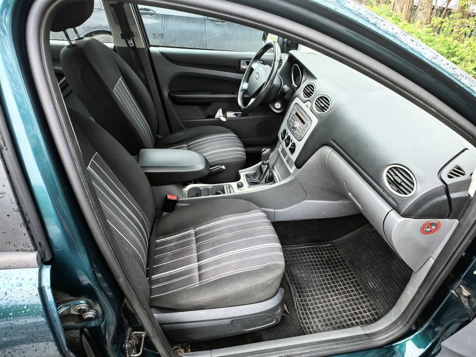 Vând autoturism Ford Focus 2 facelift 1.6 benzina 100 cp