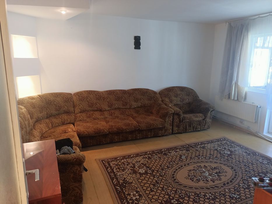 Închiriez apartament cu trei camere în Turda