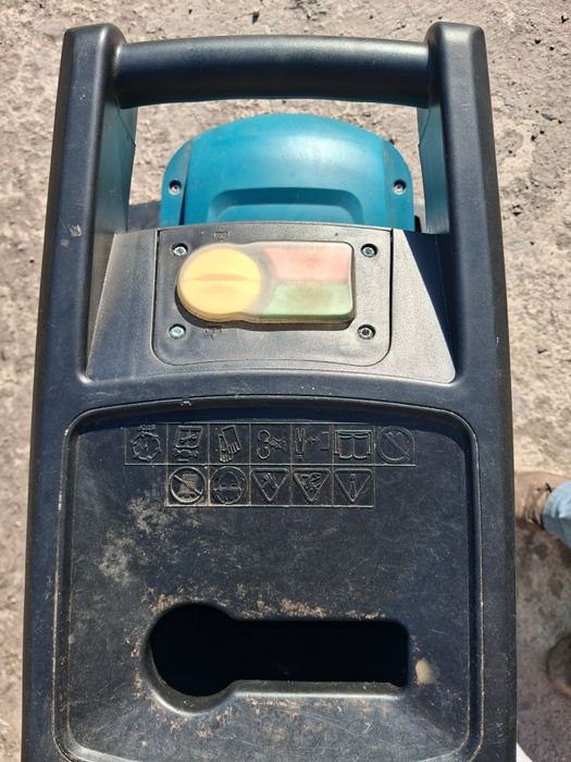 Mașina de tocat bețe.