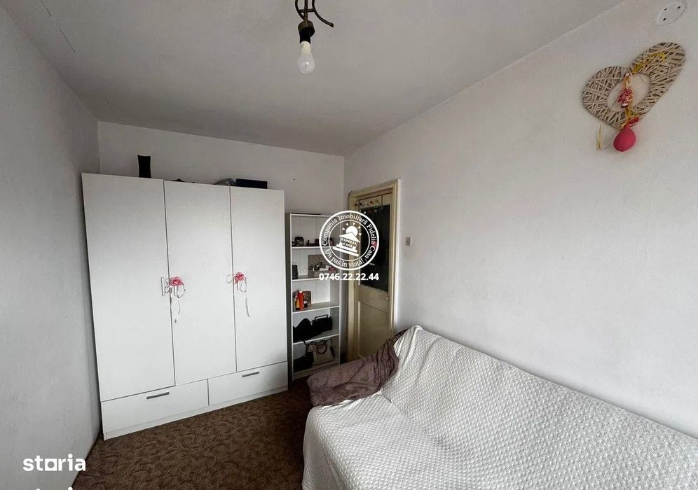 Apartament 3 camere de vanzare, Podu Ros