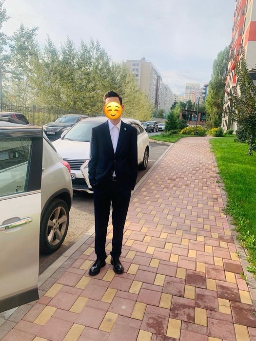 Продам  школьный костюм+рубашки +кофты