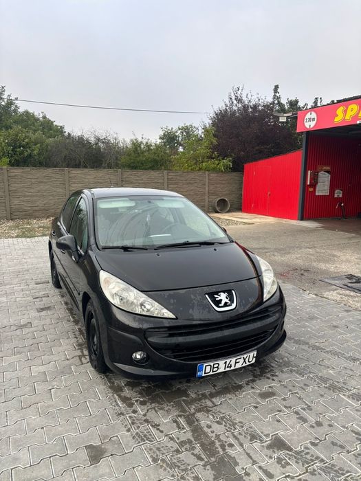 De vânzare merita văzut