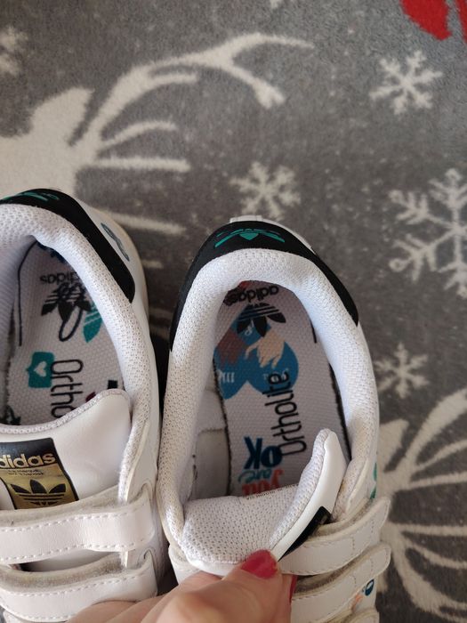 Adidași Adidas superstar, nu Nike Puma