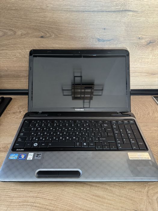 Лаптоп Toshiba Satellite L750-1E1