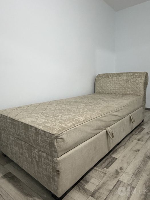 1kishilik divan srochna sotiladi