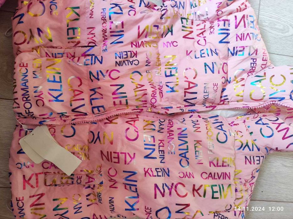 куртка новая на девочку