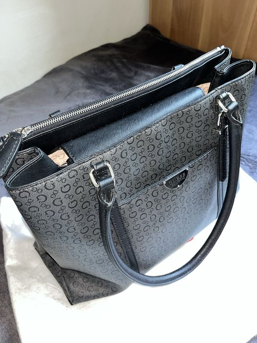 Geantă mare de umăr Guess