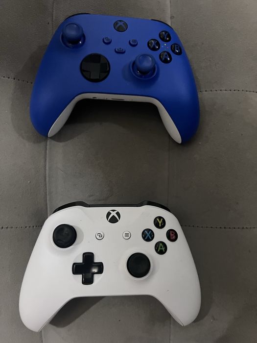 Vand controlere xbox +un incarcator pentru controler si jocuri