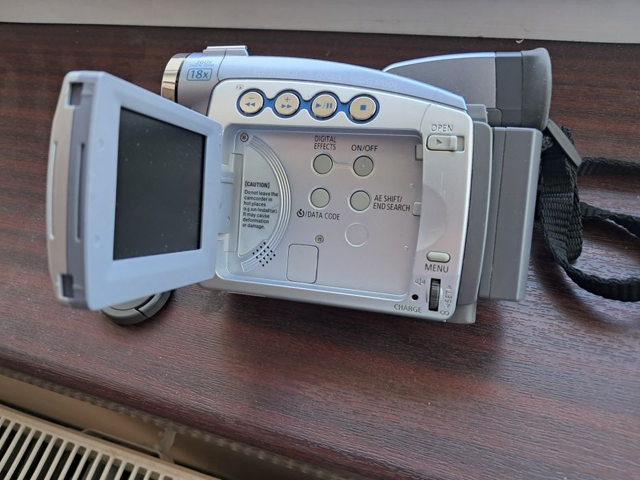 Camera video digitală Cannon MV700