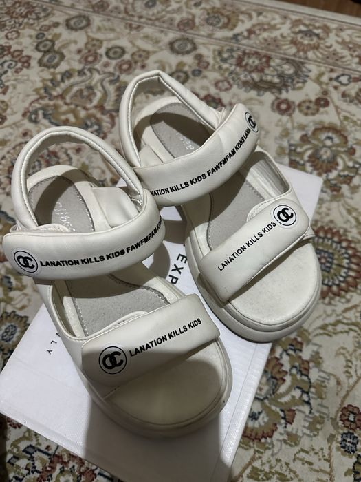 Продаются обуви на девочку 33 размер