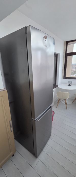 Frigider whirlpool