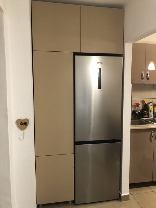 Inchiriez apartament o cameră