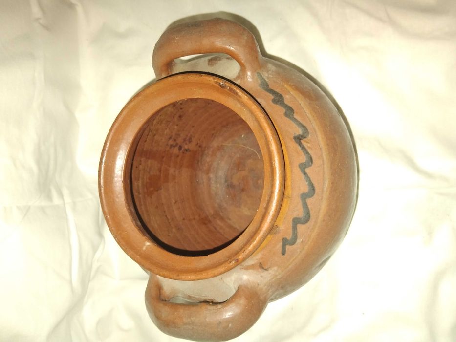 Продавам глинено гърне с дръжки