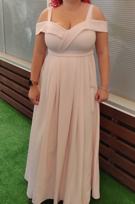 Vând rochii elegante