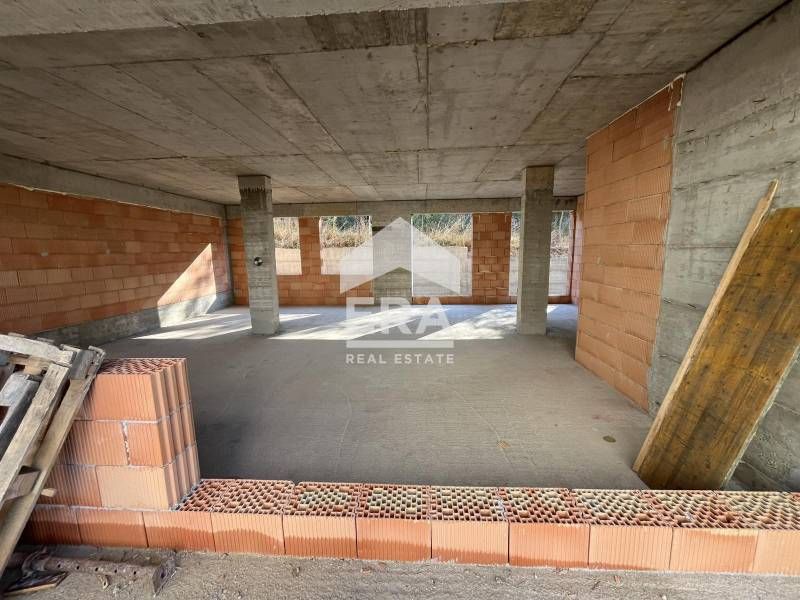 Продава се Магазин в Варна, Кайсиева градина - 108 кв.м за 2028 €/кв.м - Снимка #1