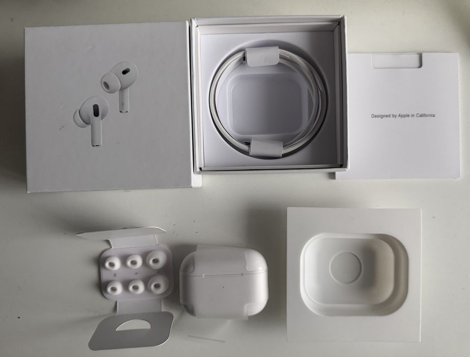 Casti Apple Airpods Pro (2nd Generation) Carcasa MagSafe (USB-C) 2023