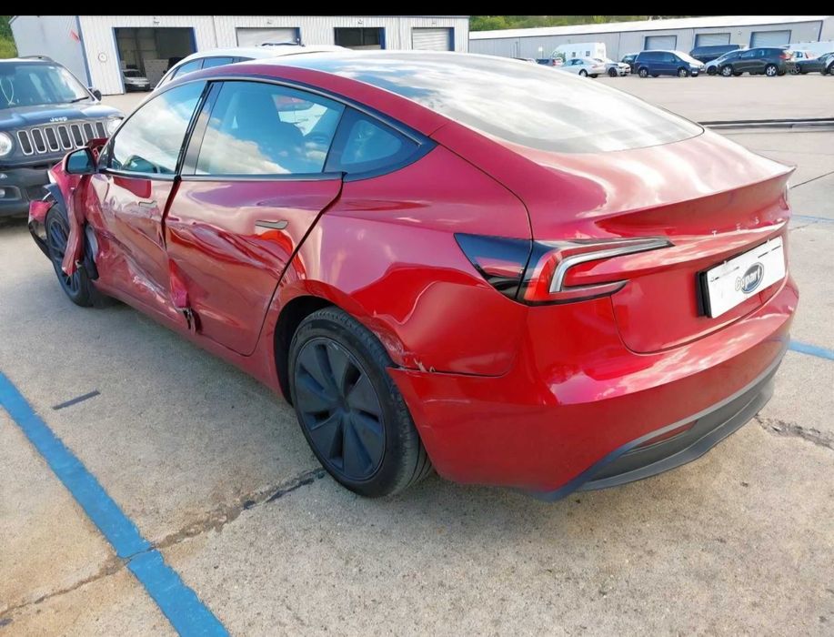Pentru Dezmembrare Tesla model 3, a.f. 2024