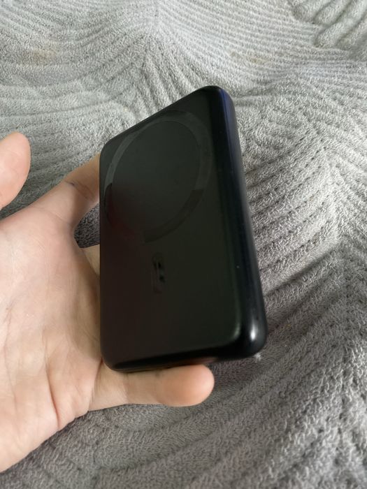 Продам пауэрбанк для айфоной