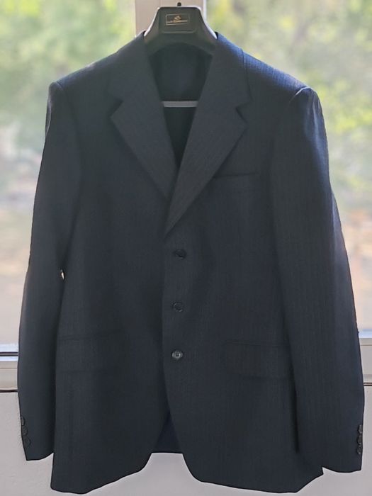 Costume stofă superioara bărbați 250 ron bucata.